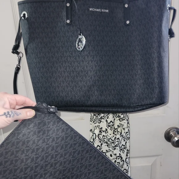 Michael Kors Brand NEW purse, wallet and bag insert. - Picture 3 of 6